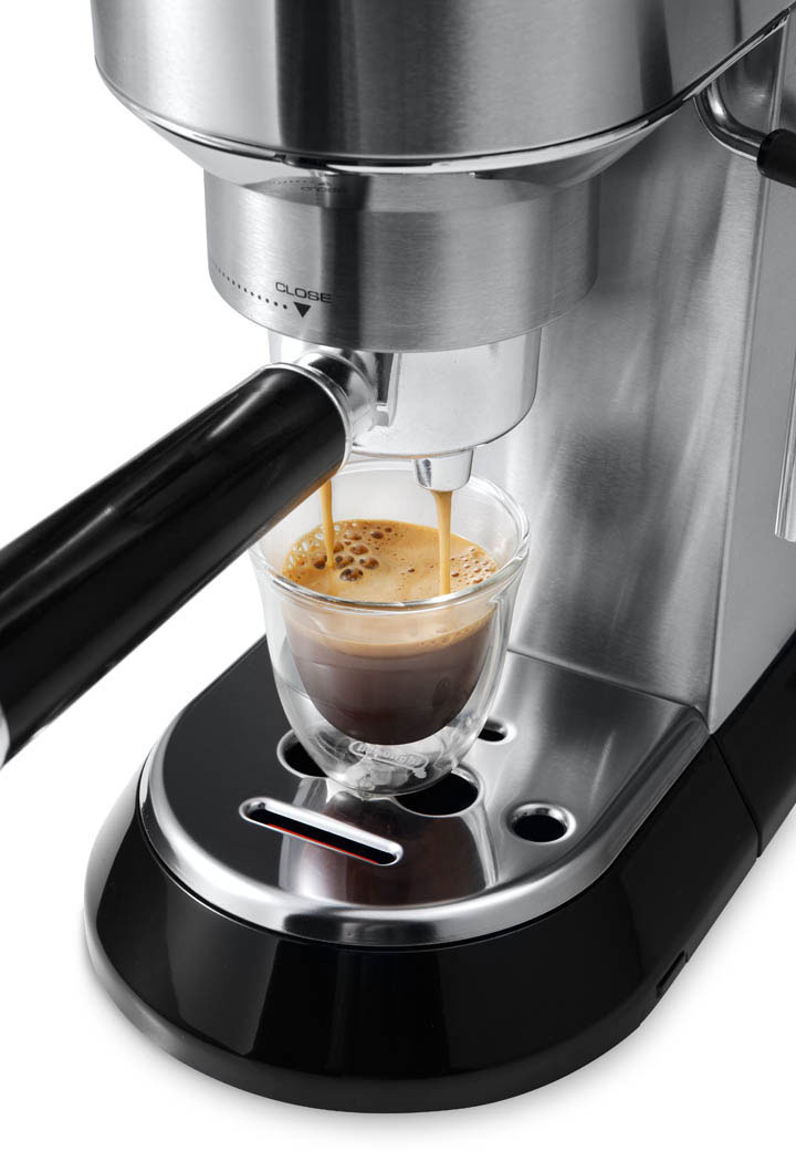 DeLonghi Dedica EC685M espresso machine - Crema