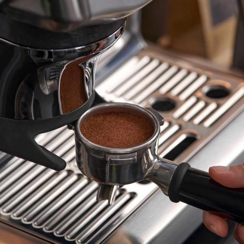 Sage The Barista Express Impress™ Espresso Machine Crema