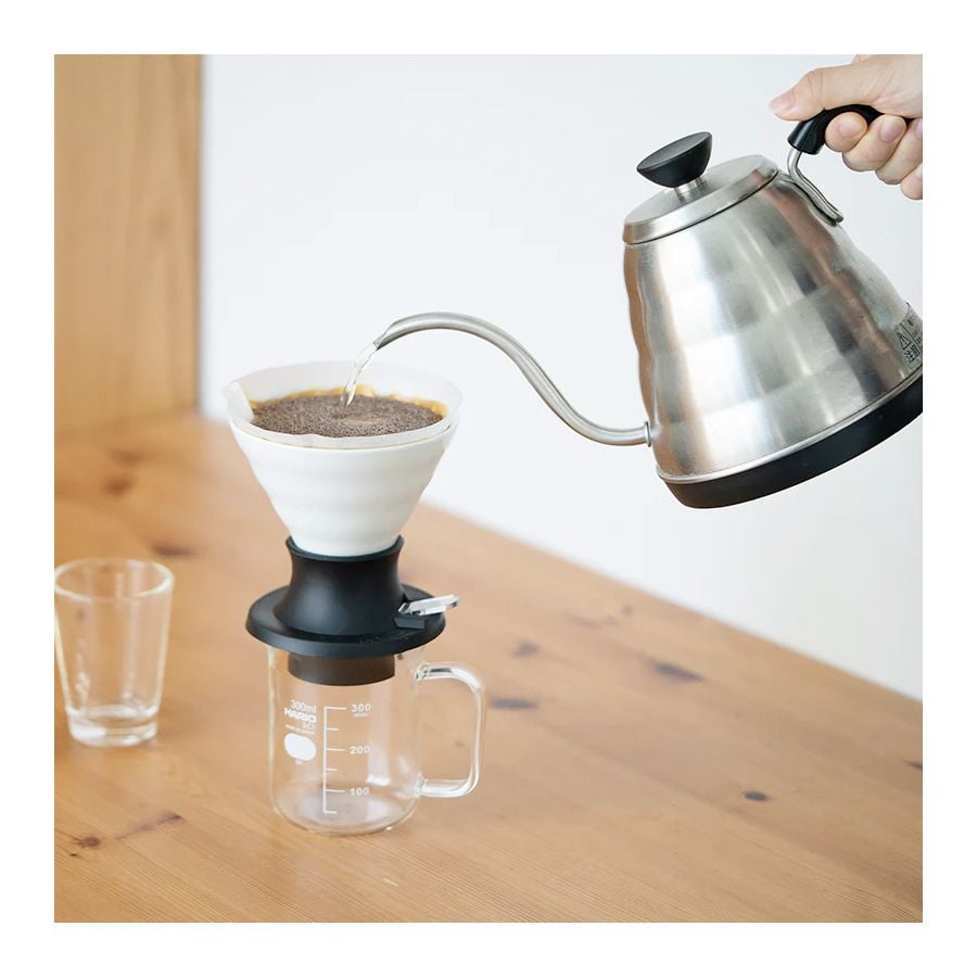 Hario V60 Immersion Dripper Switch Ceramic Size 02 + Filter Papers - Crema