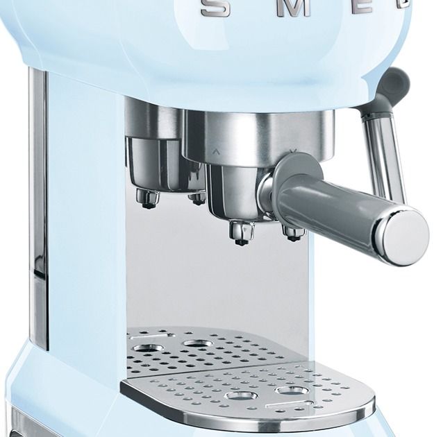 Smeg ECF01 Espresso Machine - Crema